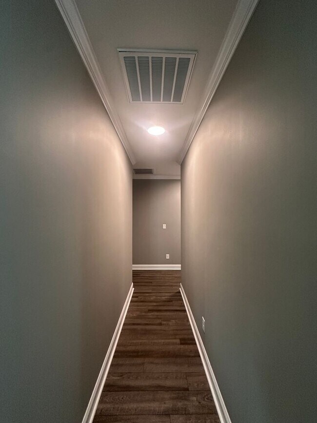 Building Photo - 225 Winding Creek Way