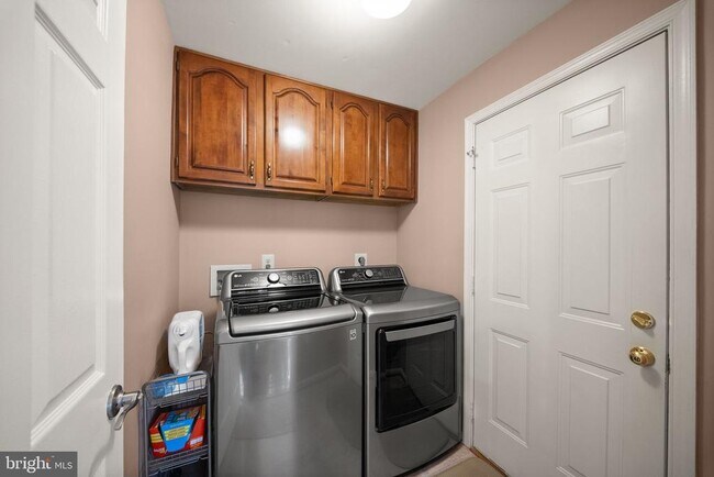 Building Photo - 5667 Lonesome Dove Ct