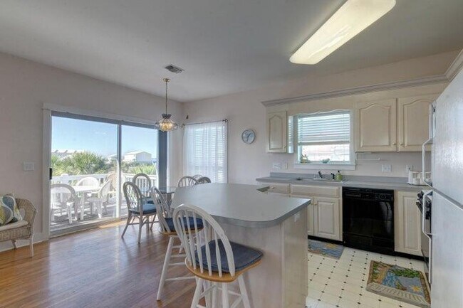 Building Photo - 1423 Sonata Ct