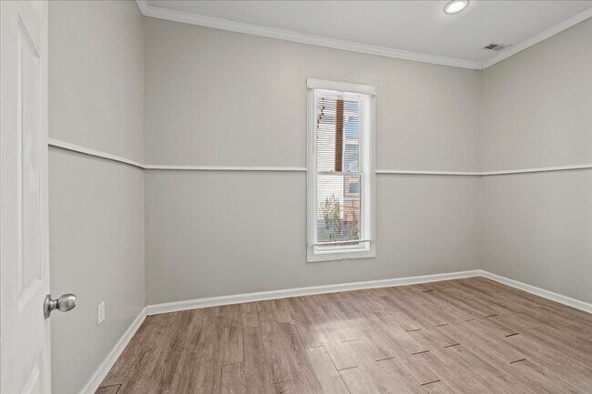 Building Photo - 1622 N Rural St