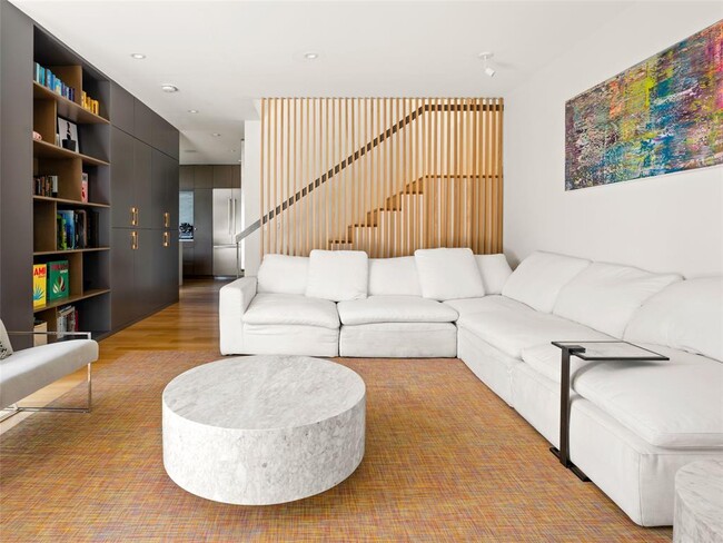 Building Photo - 2210 Westlake Dr