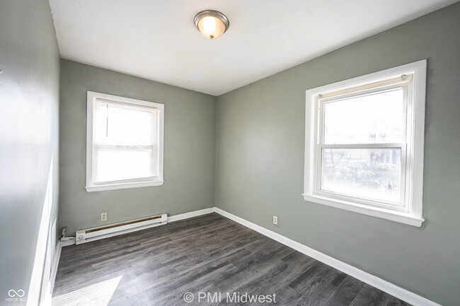 Building Photo - 3725 N Sherman Dr