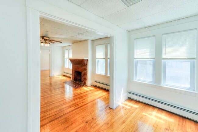 Building Photo - 377 Chandler St