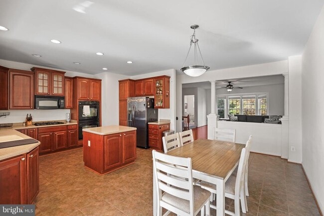 Building Photo - 12 Popes Creek Ln