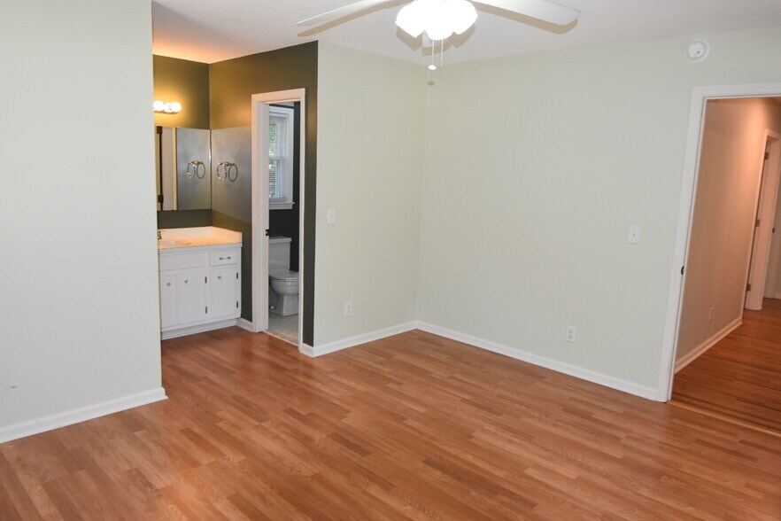 Building Photo - 1502 Parmele Dr