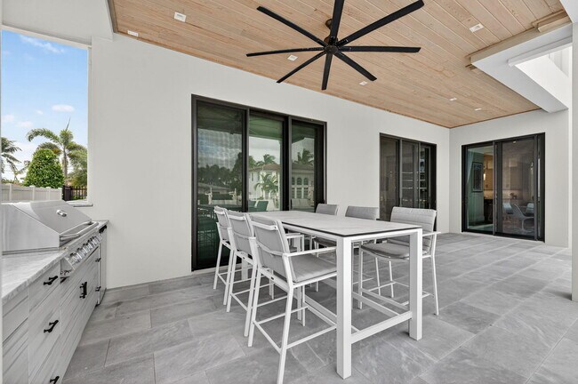 Building Photo - 785 NE 70th St