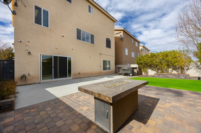 Building Photo - 10658 Salmon Leap St