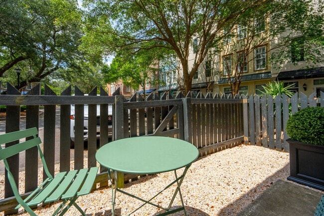 Building Photo - Fully Furnished 2BR Condo with Designer To...