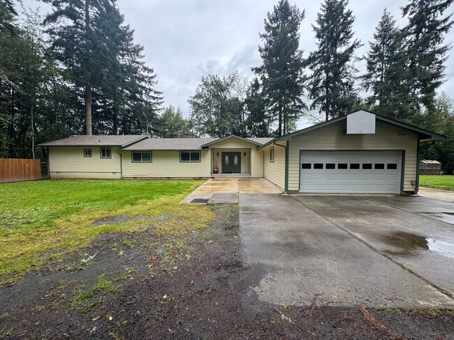 Building Photo - River Front Property