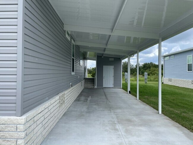 Building Photo - 34604 Ballyhoo Dr