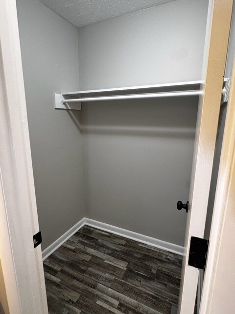 Building Photo - 6885 Kingsgate Dr