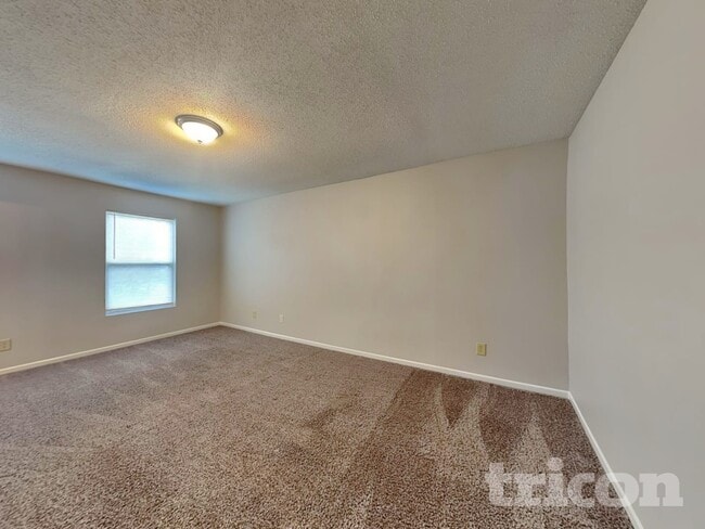 Building Photo - 11361 N Creekside Dr