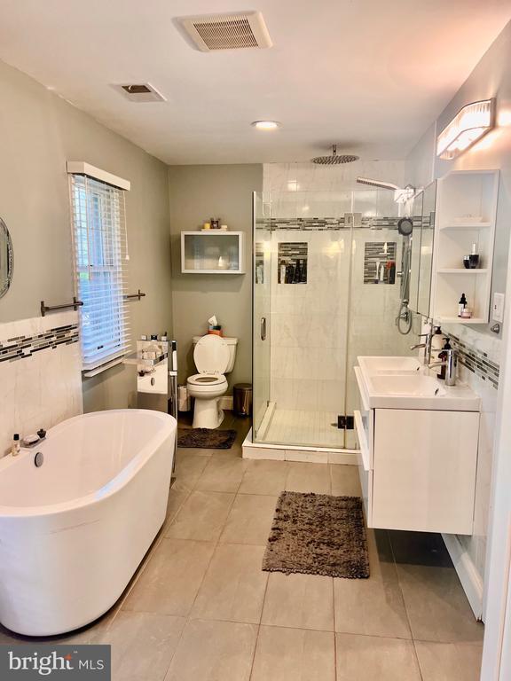 Building Photo - 1542 Crowell Rd