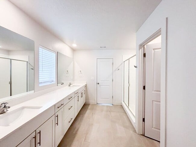 Building Photo - 414 W Snowberry Dr