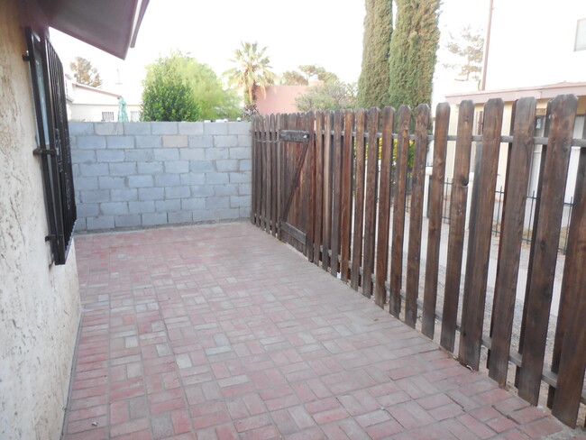 Building Photo - 3210 Isla Bahia Way