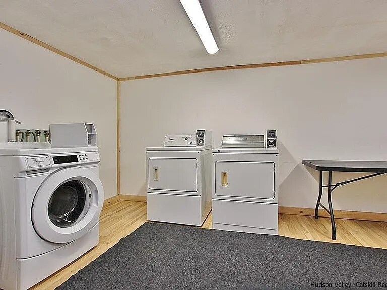 Building Photo - 40 N Chestnut St