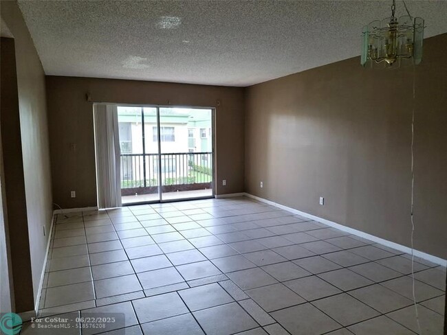 Building Photo - 4277 NW 89th Ave