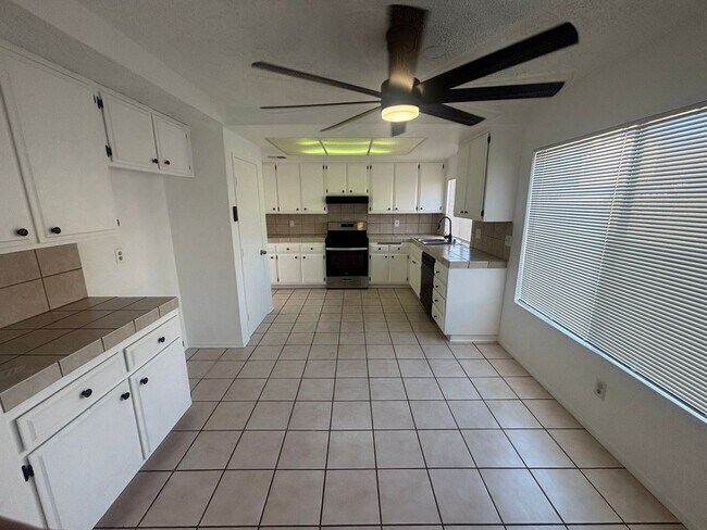 Building Photo - Beautiful 4 Bedroom Lancaster Home with Desirable Amenities!