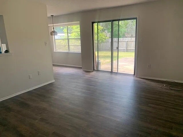 Building Photo - 21 Greenbriar Dr