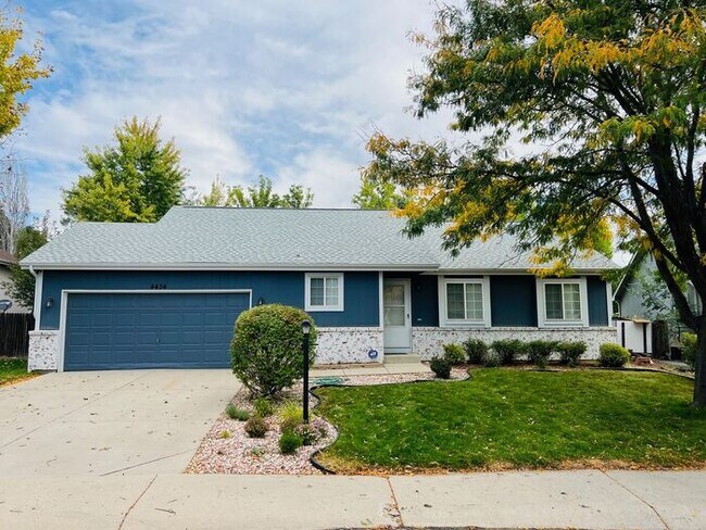Primary Photo - Beautiful 3 bedroom, 2 bath Home with 2 ca...