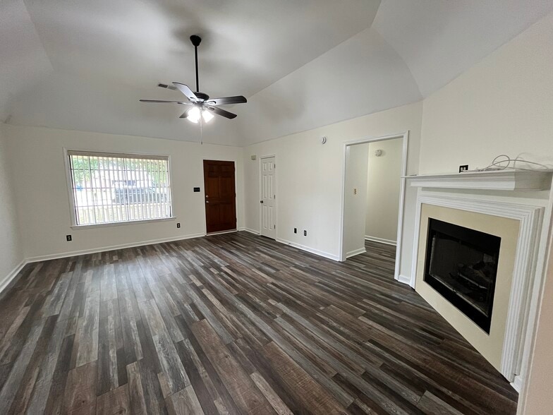 Building Photo - 10093 Fox Chase Dr