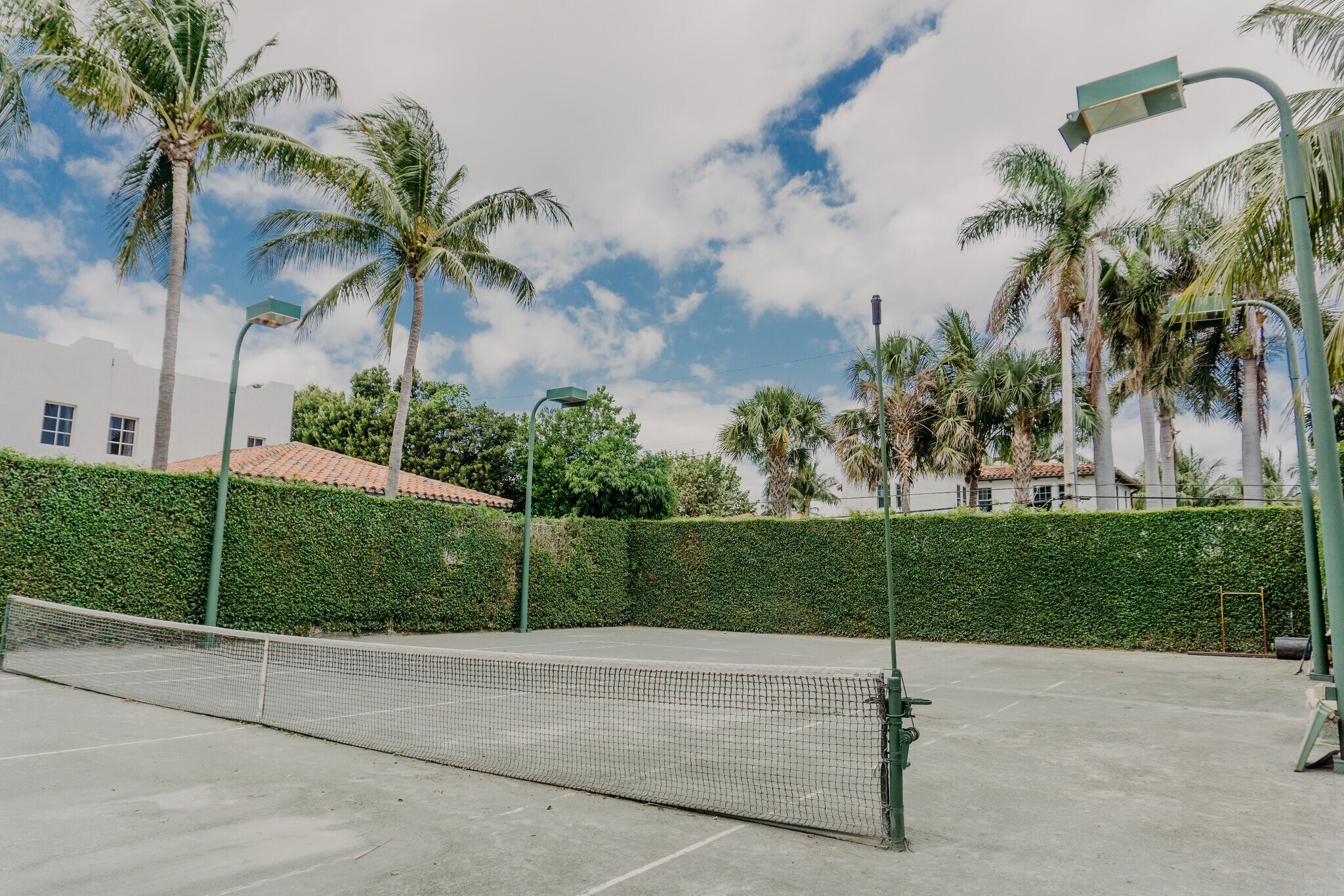 Clay tennis court - 213 E Lakewood Rd