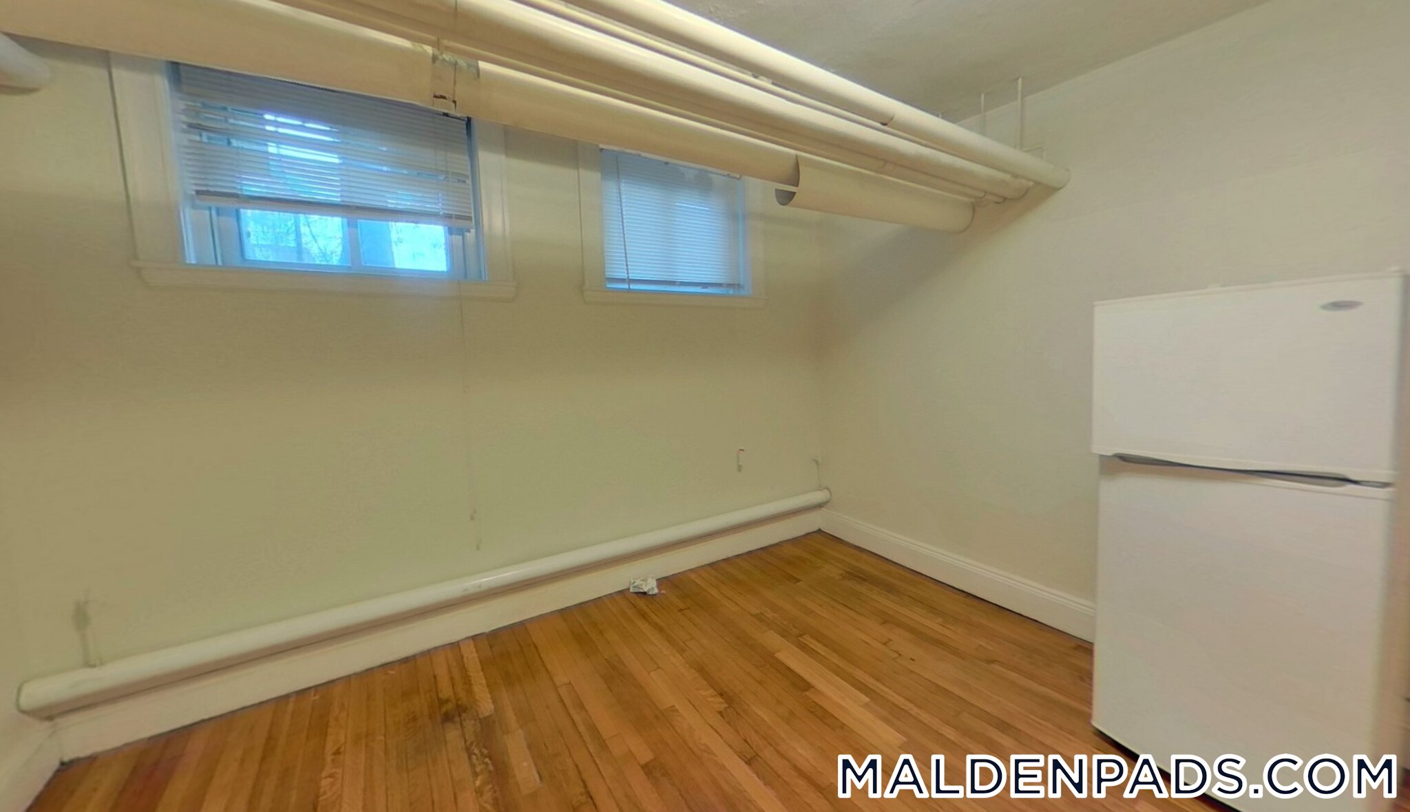 Building Photo - 94 Maple St