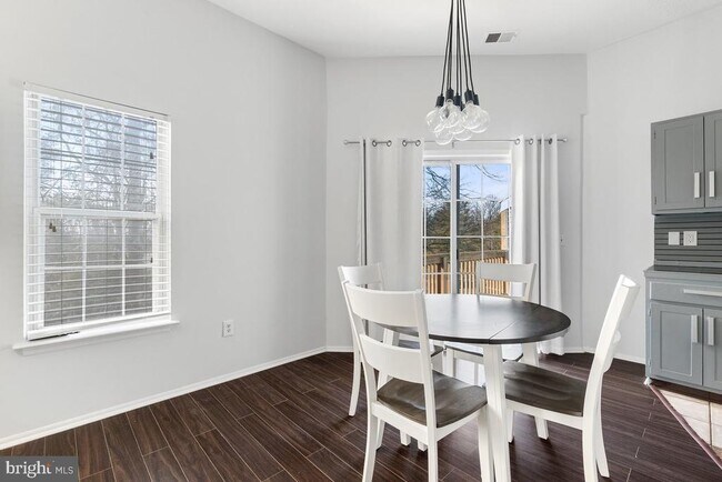 Building Photo - 5033 Beech Ct