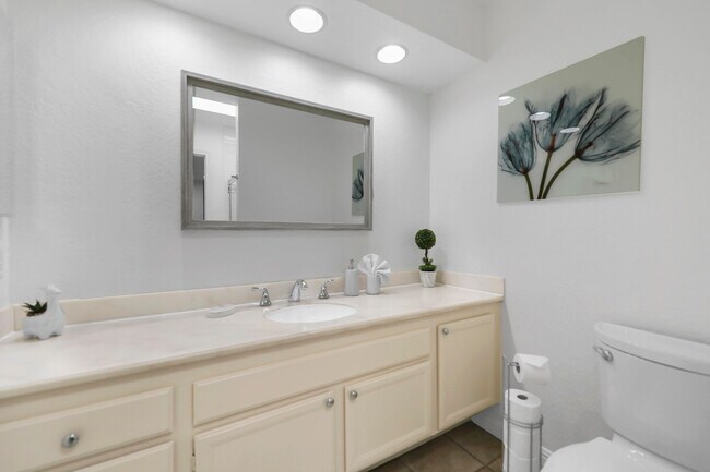 Building Photo - 166 Wimbledon Ct