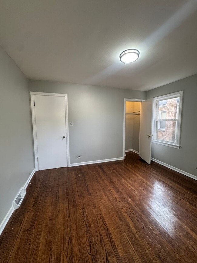 Building Photo - 4 Bedroom 2 Bathroom House in Dolton ! A M...