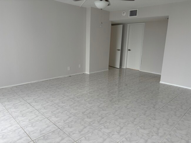 Building Photo - 4280 Galt Ocean Dr
