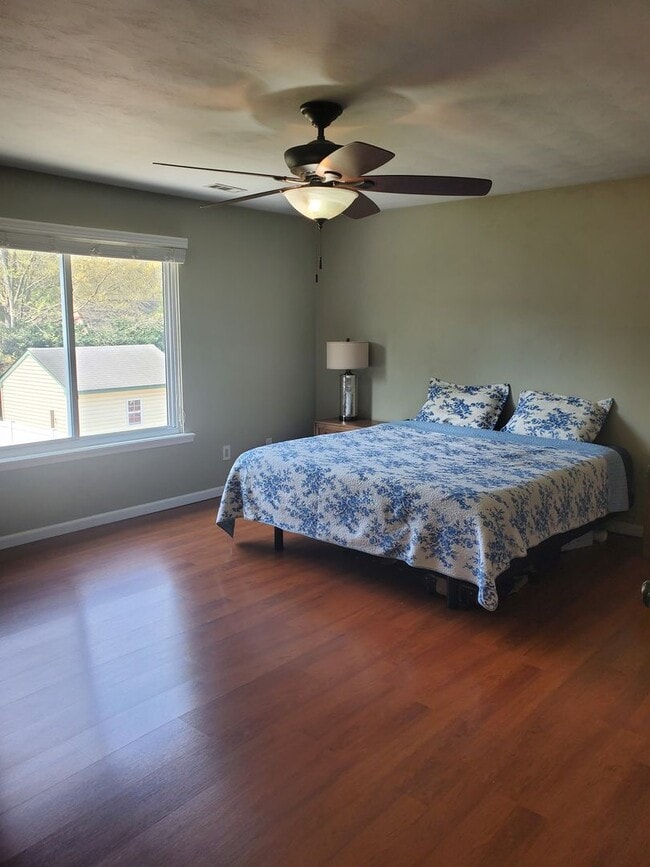 Building Photo - Deep Creek