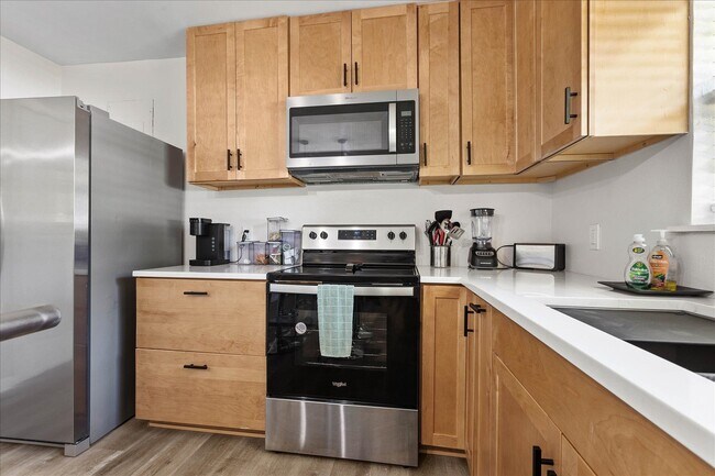 Building Photo - 2425 Bruce Ln