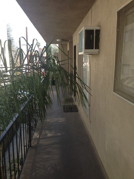 Building Photo - 1345 N Orange Dr