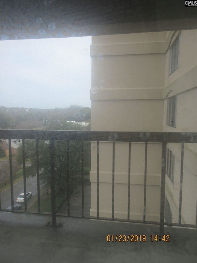 Building Photo - 1600 Park Cir