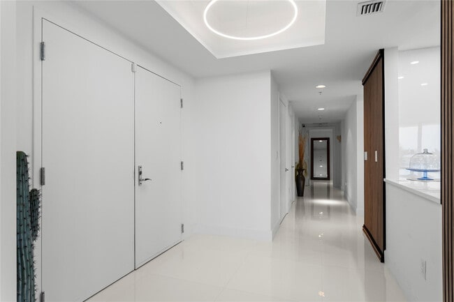 Building Photo - 3535 S Ocean Dr