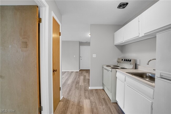 Building Photo - 1415 Wyandotte Ave