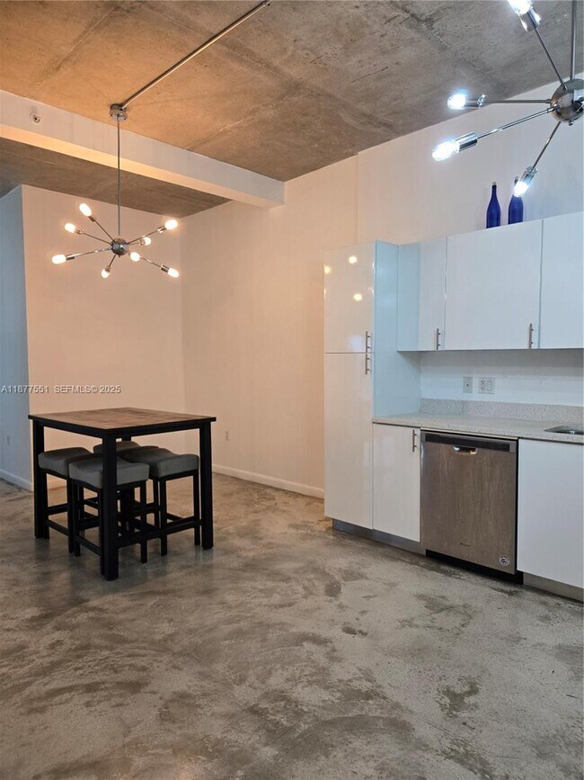 Building Photo - 234 NE 3rd St