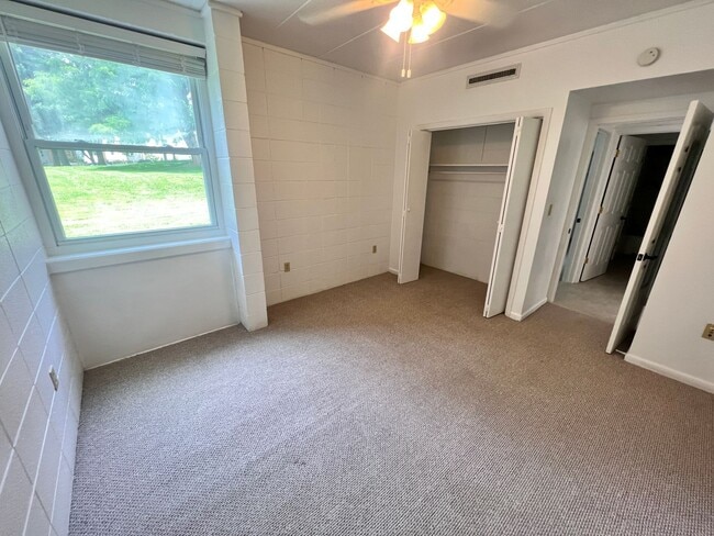 Building Photo - Blacksburg, 2BR / 1 BA, Available