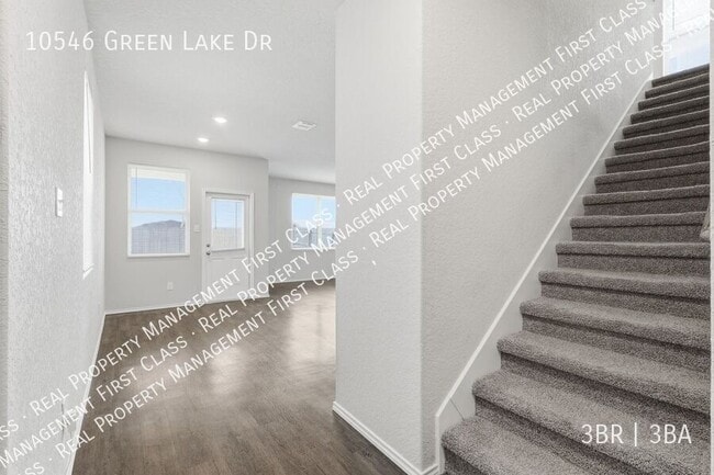 Building Photo - 10546 Grn Lk Dr