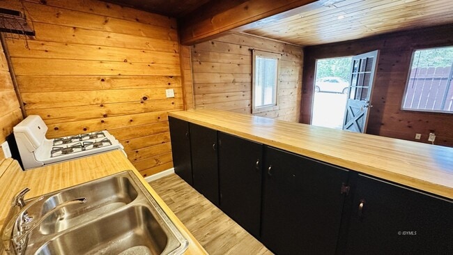 Building Photo - 1+ Bed in Idyllwild