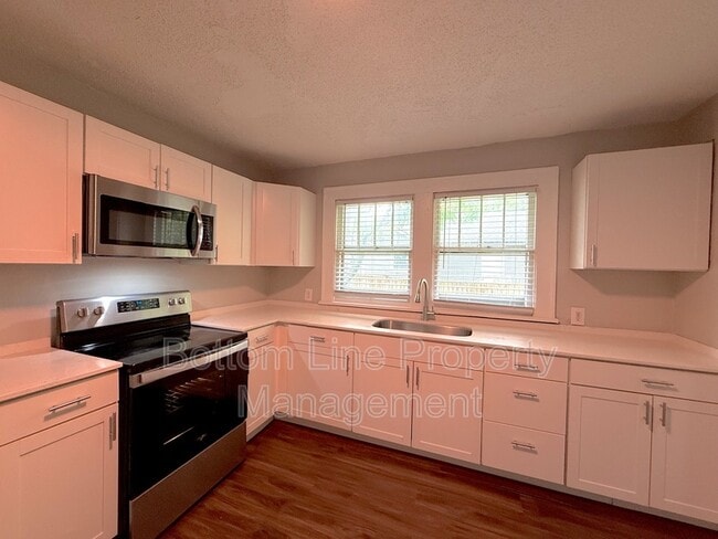 Building Photo - 2225 Celia Ave