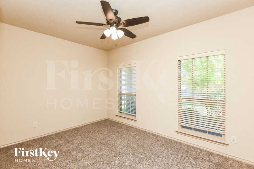 Building Photo - 1013 Jodie Dr