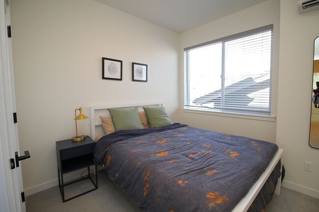 Building Photo - 5723 S Kelly Ave