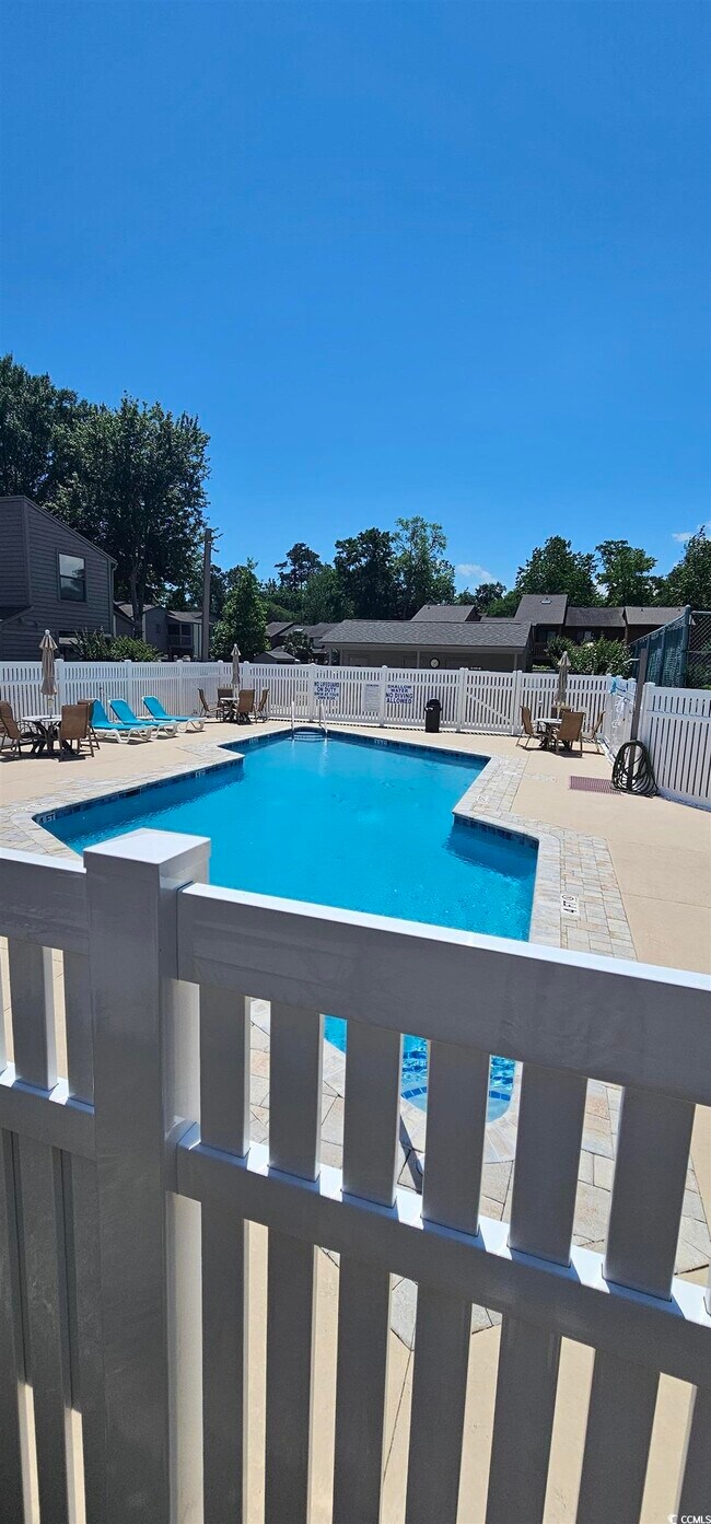 Building Photo - 615 13th Ave N