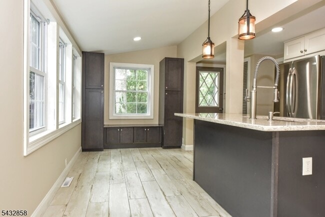 Building Photo - 6 Standish Ln