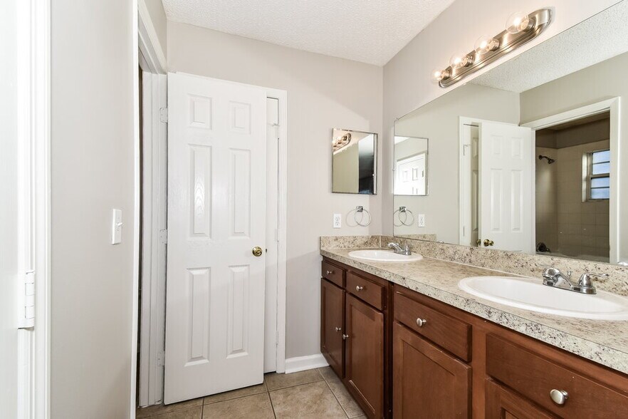 Building Photo - 1243 Windy Willows Dr