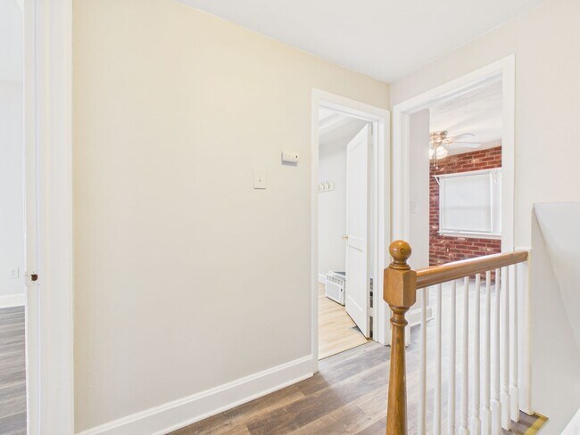 Building Photo - 2 Bedroom Single Family with Bonus Room