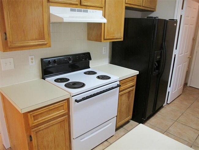Building Photo - 902 Quartz Ct