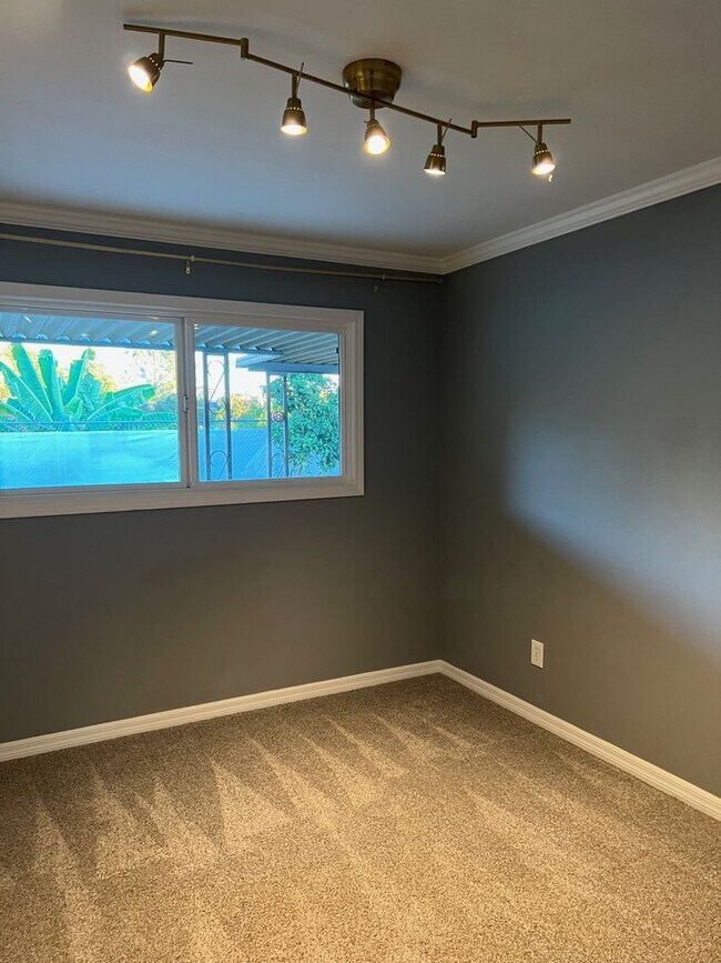 Building Photo - Rare Find!!!  Incredible 4  bedroom / 2 bath updated house in beautiful Clairemont!!!